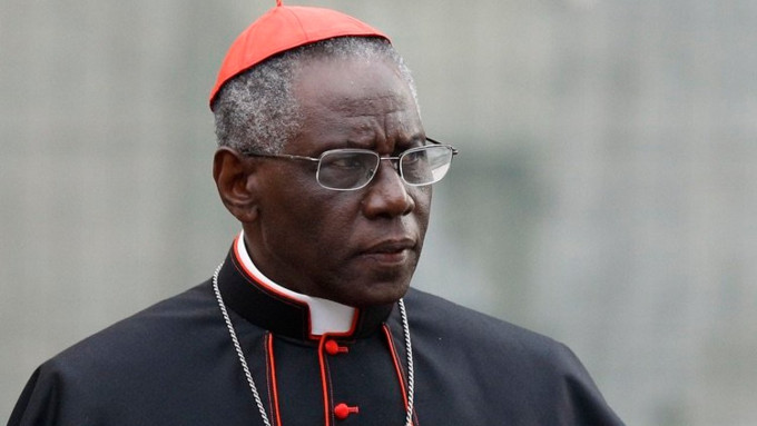 Lire la suite à propos de l’article Cardinal Sarah : Fiducia supplicans est une hérésie qui porte gravement atteinte à l’Église