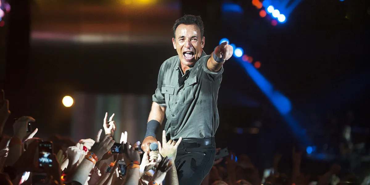 Lire la suite à propos de l’article Ces célébrités attachées à la Vierge Marie : Bruce Springsteen