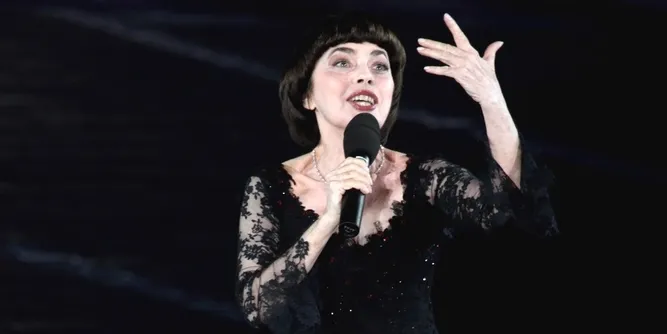 Lire la suite à propos de l’article Ces célébrités attachées à la Vierge Marie : Mireille Mathieu