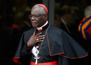Lire la suite à propos de l’article Le Cardinal Sarah LANCE l’ALARME : Que se cache-t-il VRAIMENT derrière le PLAN du PAPE FRANÇOIS !
