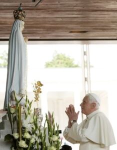 Lire la suite à propos de l’article Cardinal Ratzinger : le secret de Fatima