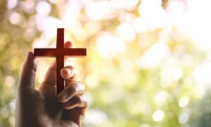 Lire la suite à propos de l’article Derrière le Rosaire et le Crucifix, ils marchent au martyre