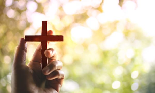 Lire la suite à propos de l’article Derrière le Rosaire et le Crucifix, ils marchent au martyre