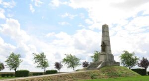 Lire la suite à propos de l’article En 1914 la Vierge a barré la route de Paris aux Allemands et 100 000 hommes l’ont vue (I)