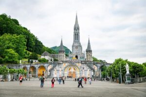 Lire la suite à propos de l’article Quand la Sainte Vierge invite l’Humanité à venir à Lourdes… Paul Claudel
