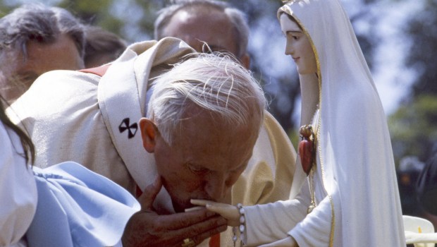 Lire la suite à propos de l’article Les Papes de Marie : Saint Jean-Paul II